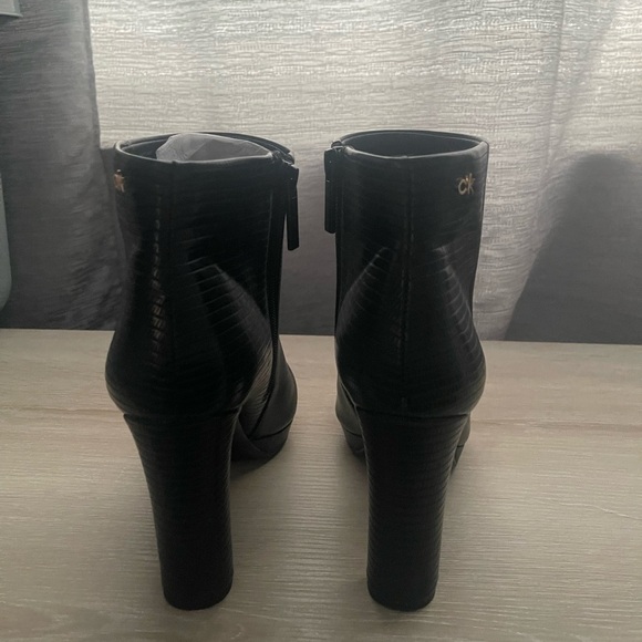 Calvin Klein - Picture 3 of 4